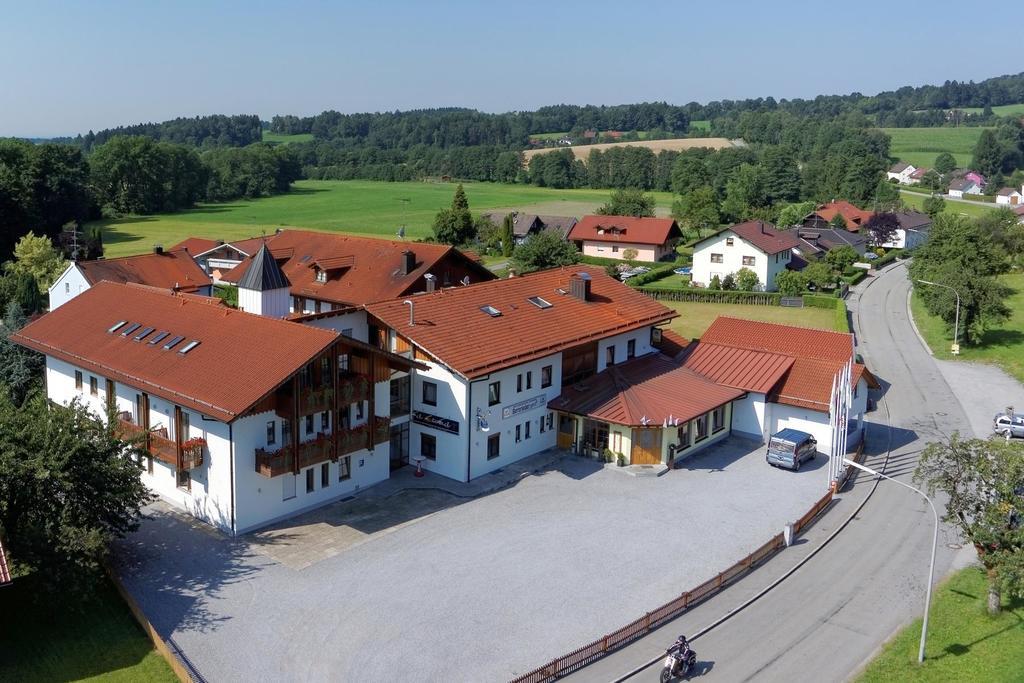 Готель Bernrieder Hof Екстер'єр фото